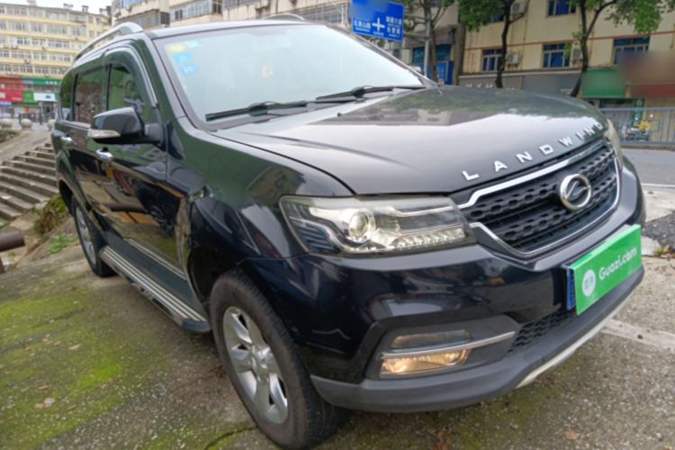 Used Land X8 2017 2.0T Gasoline 4x2 Luxury Edition Front Right 45 Deg