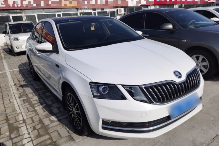Used Skoda Octavia 2019 1.5L Automatic Smart Drive Luxury Edition China VI Standard Exterior 1