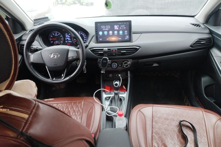 Used Hyundai Celesta 2018 1.6L Automatic GL Enjoyment Version China V Standard Center Console