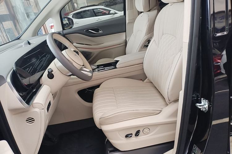 Used VOYAH Dream 2024 PHEV Ultra-Long Range Flagship Edition