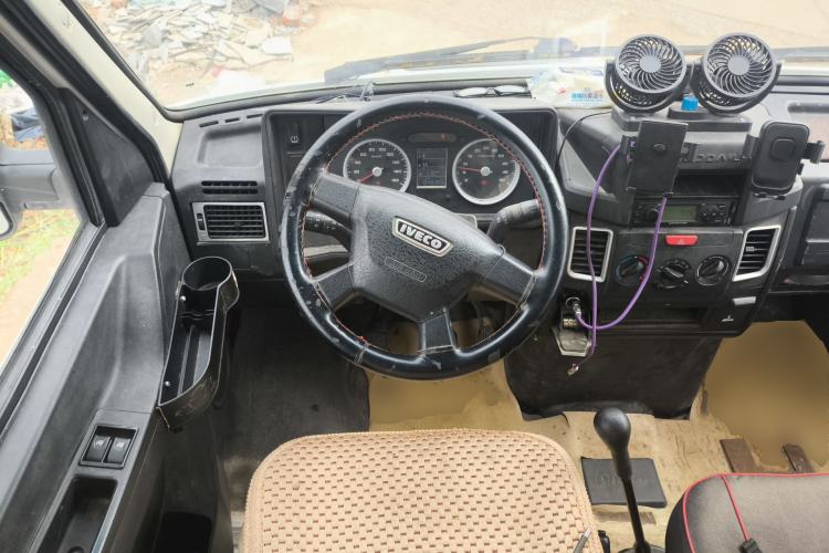 Used Iveco Daily 2017 2.5T A35 Passenger Van 5-7 Seats Model 47Z5
