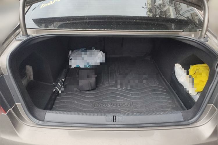 Used Volkswagen Magotan 2015 Facelift 1.8TSI Luxury Model Trunk