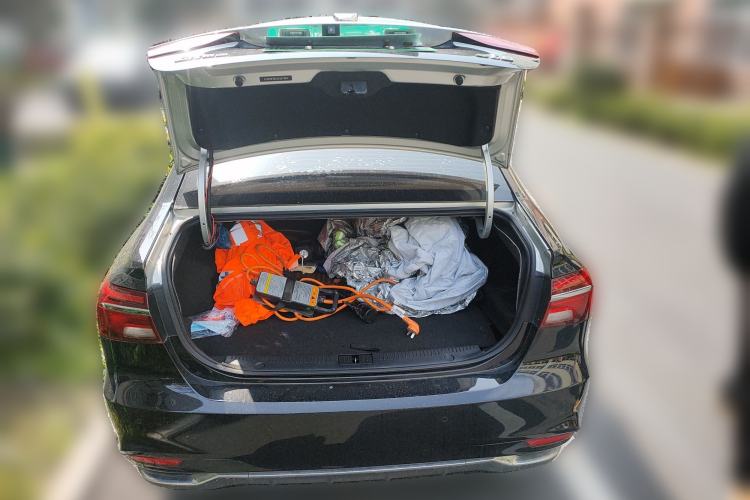 Used Roewe i6 New Energy 2017 45T Hybrid Connect & Smart Enjoyment Edition Trunk