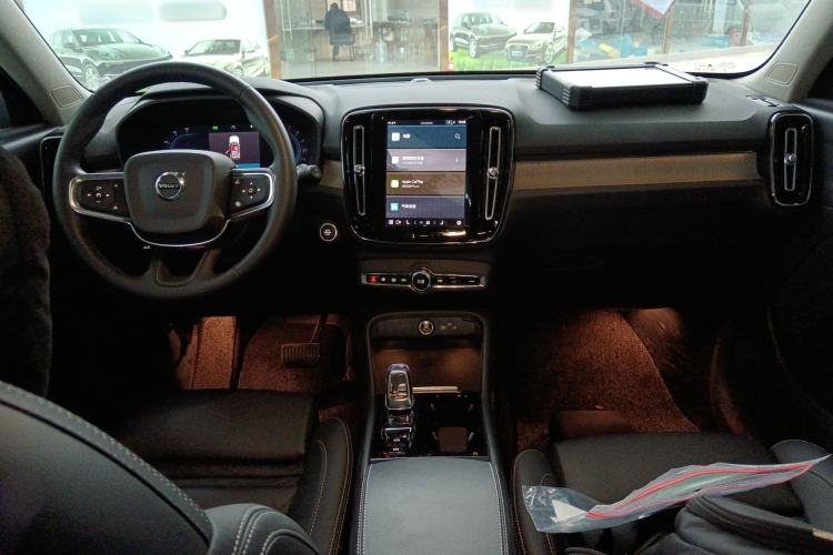 Used Volvo XC40 2024 B4 4x4 Smart Luxury Edition