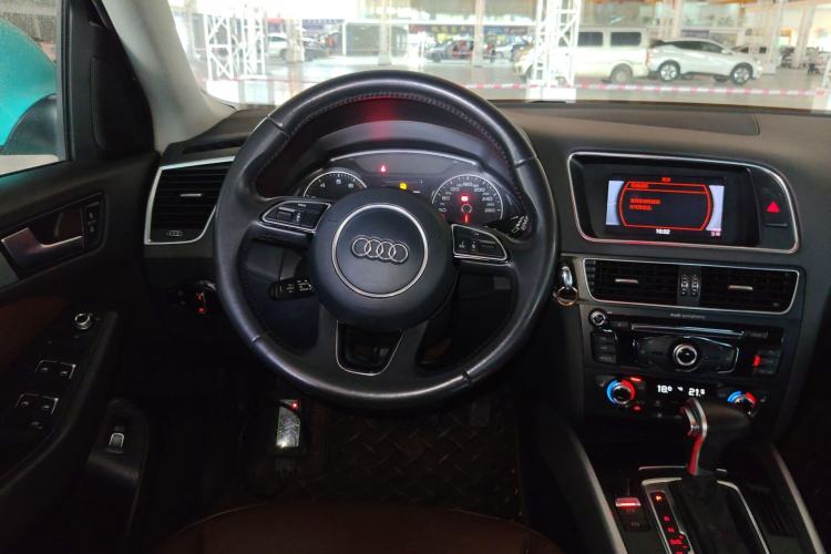 Used Audi Q5 2015 40 TFSI Technology Edition Steering Wheel