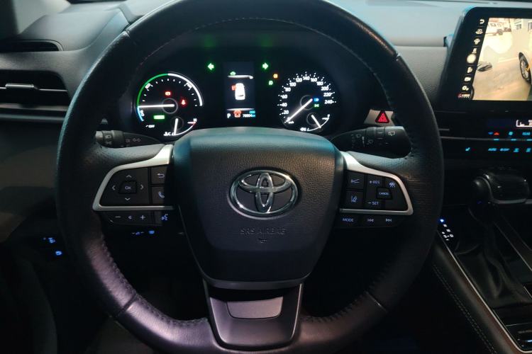 Used Toyota SIENNA 2021 2.5L Hybrid Luxury Edition Steering Wheel