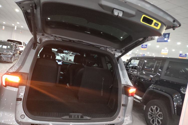 Used Ford Equator 2023 EcoBoost 225 Obsidian Orange Edition Prestige 7-Seater (2/2/3)
