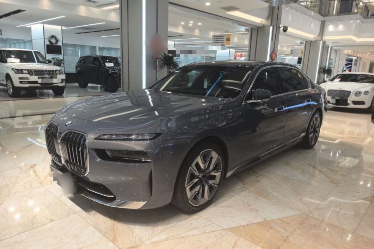 Used BMW i7 2023 xDrive60L Luxury Package