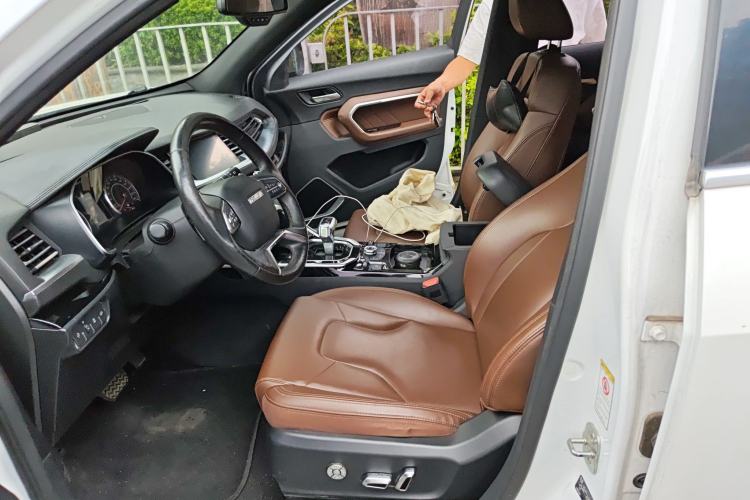 Used Haval H6 2017 Red Label 2.0T Automatic Two-Wheel Drive ZhiShang Model