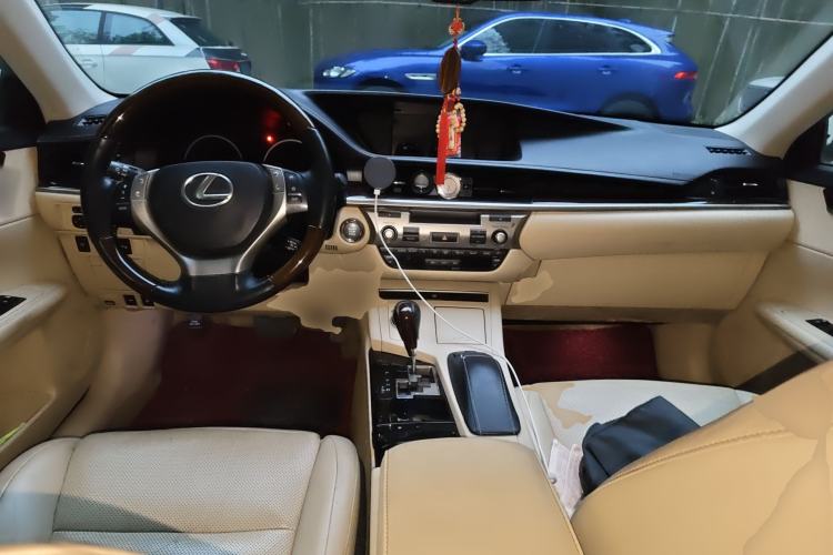 Used Lexus ES 2013 250 Elegant Edition Center Console