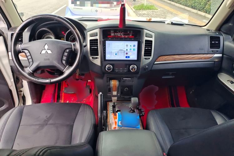 Used Mitsubishi Pajero 2016 3.0L Automatic Standard Version China V Standard Center Console