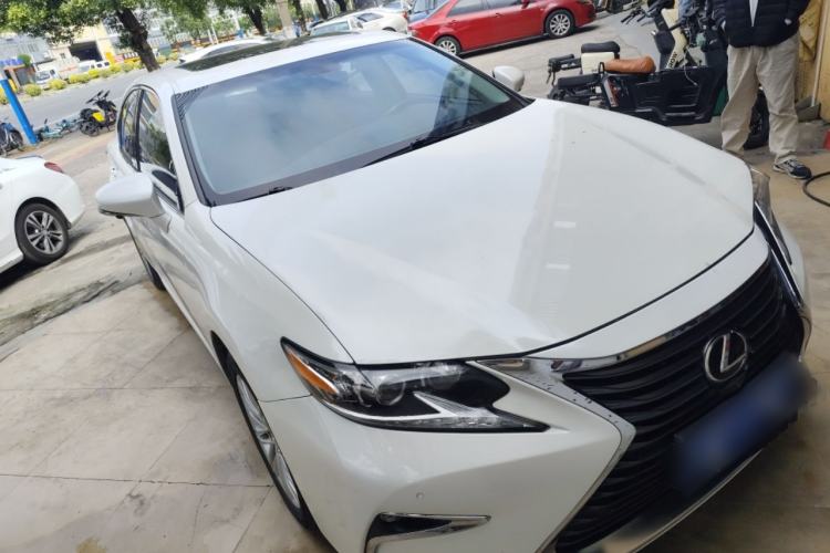 Used Lexus ES 2016 200 Midnight Special Limited Edition
