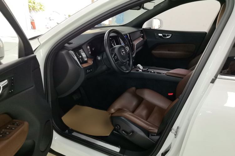 Used Volvo XC60 New Energy 2022 T8 Plug-in Hybrid All-Wheel Drive Smart Luxury Edition Interior 3