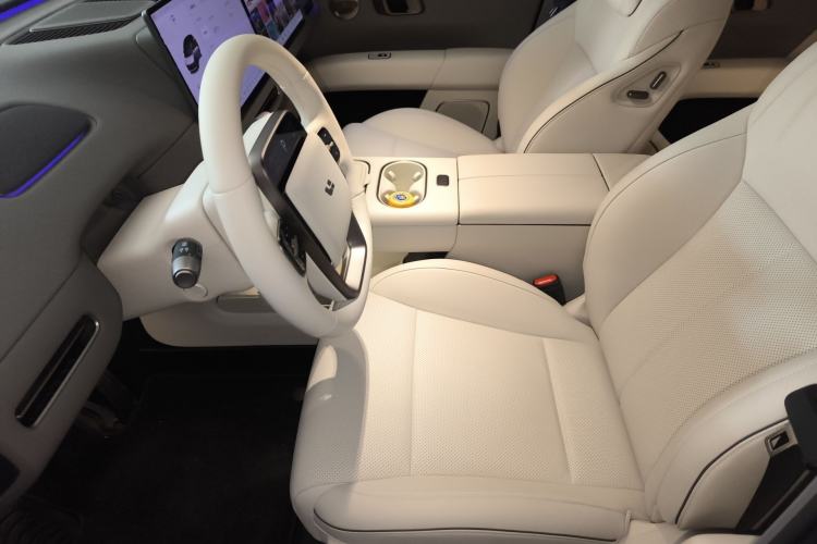 Used Li Auto i6 2025 Model Four-Wheel-Drive Standard Type