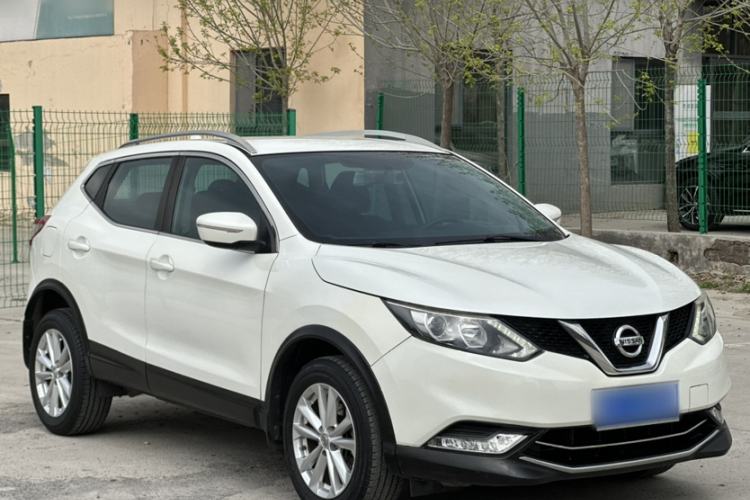 Used Nissan Qashqai 2016 2.0L CVT Elite Edition Exterior 2