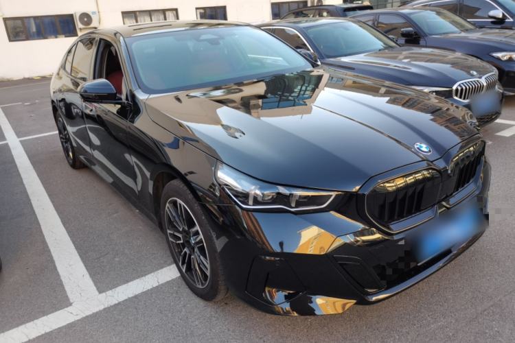 Used BMW 5 Series 2026 530Li Leading M Sport Package Front Right 45 Deg