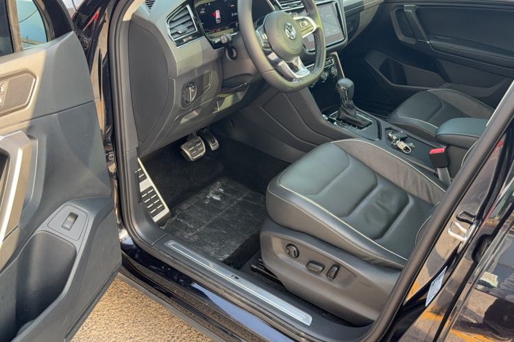 Used Volkswagen Tiguan L 2020 330TSI Automatic Two-Wheel Drive R-Line Flagship Version China VI Standard
