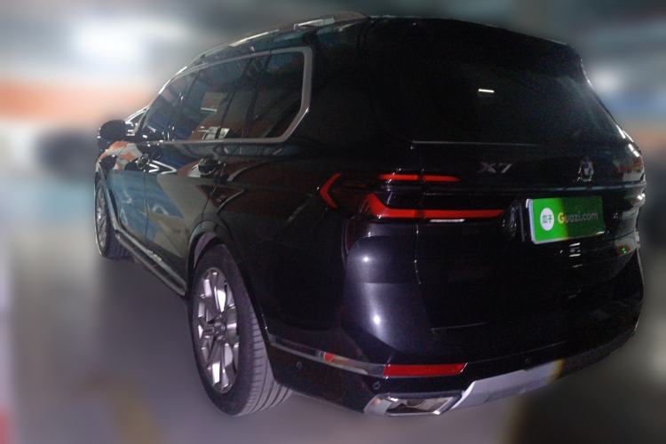 Used BMW X7 2023 xDrive40i Luxury Package with Leading Features Rear Left 45 Deg