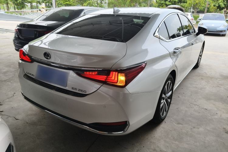 Used Lexus ES 2020 200 Excellence Edition Rear Right 45 Deg