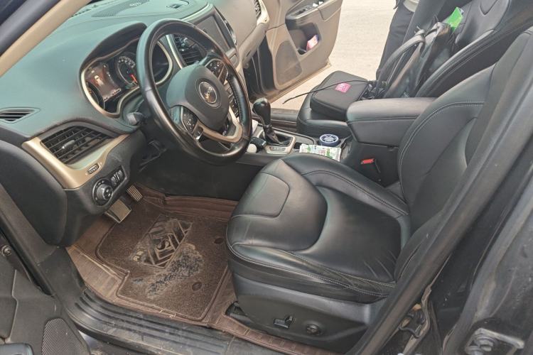 Used Jeep Cherokee 2016 2.4L Leading Smart Version Left Front Seat