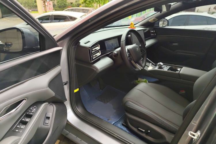 Used BYD Qin L 2024 DM-i 120KM Beyond Model Driver Seat