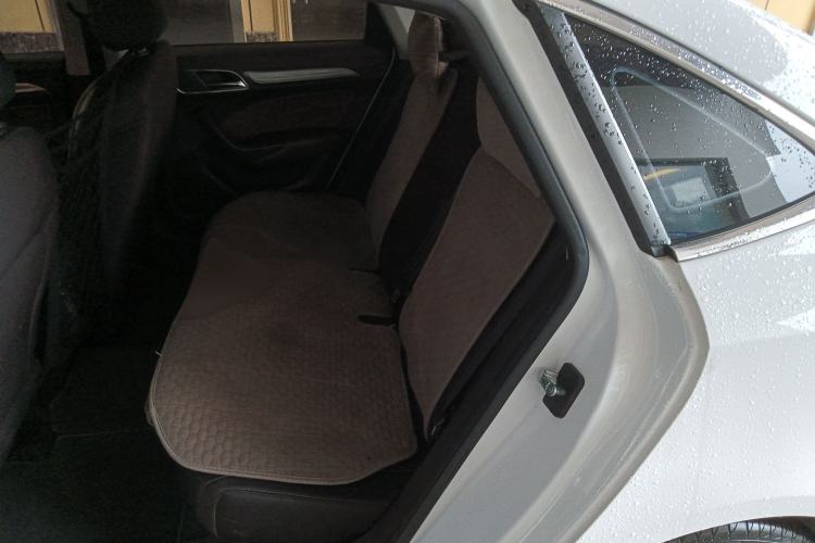 Used Roewe i6 2019 PLUS 1.6L CVT 4G Connected Luxury Deluxe Edition
