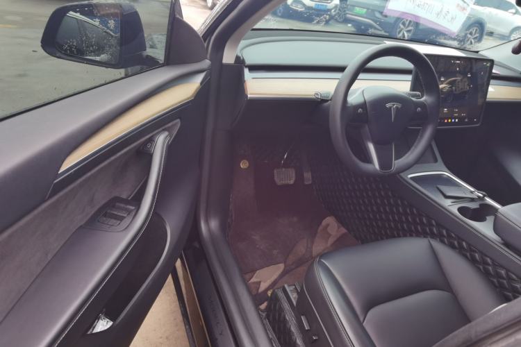 Used Tesla Model Y 2023 Rear-Wheel-Drive Version