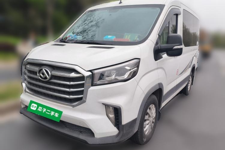 Used SAIC MAXUS Xintu V90 2022 2.0T AMT Yunjie Front-Wheel-Drive Short Wheelbase Mid-Roof Design with Single Rear Tire and 6 Seats