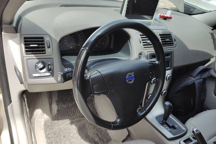 Used Volvo S40 2011 2.0L Automatic ZhiShang Edition
