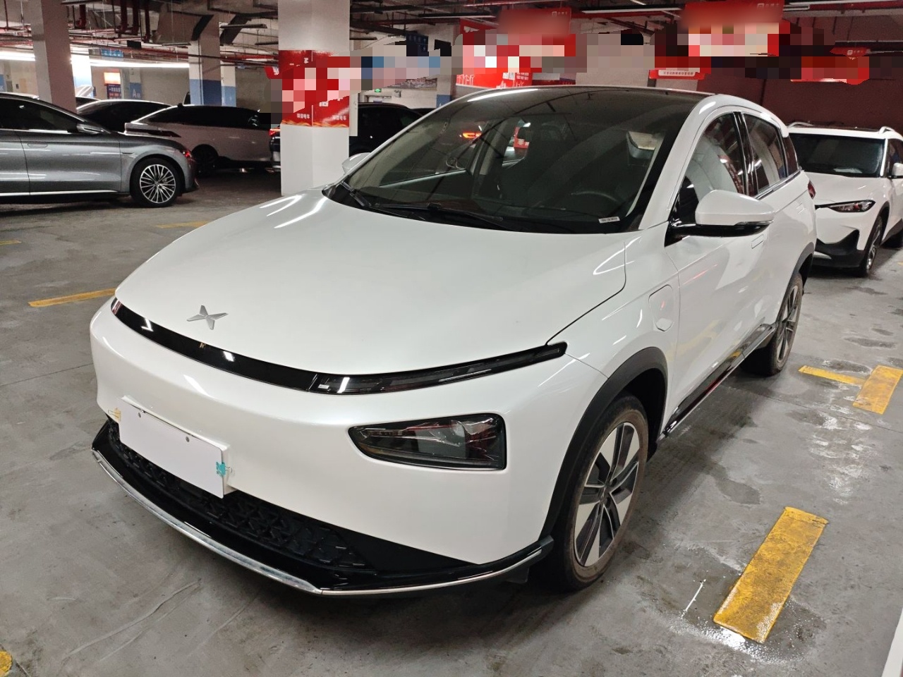 Под передней частью автомобиля