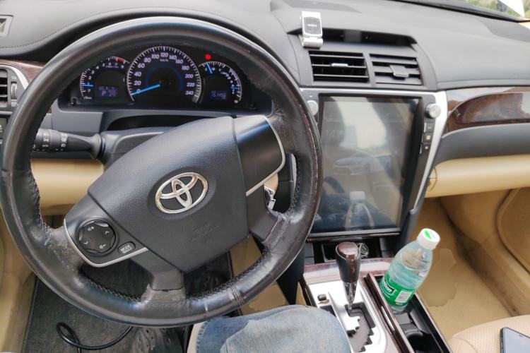 Used Toyota Camry 2015 2.0G Premier Edition Center Console