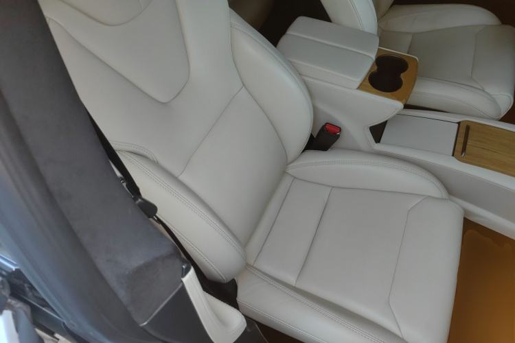 Used Tesla Model S 2019 Long-Range Version
