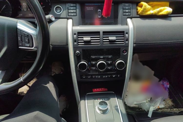 Used Land Rover Discovery Sport 2016 2.0T SE Audio And AC Panel