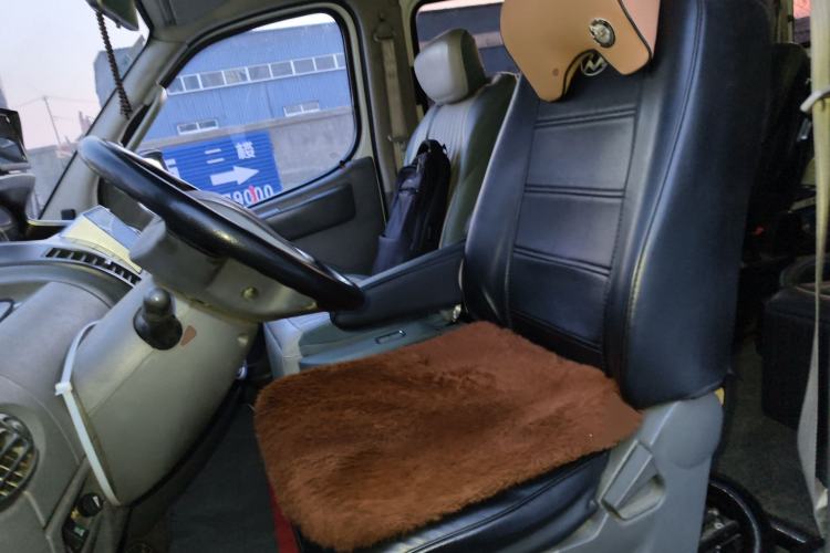 Used SAIC MAXUS Xintu V80 2014 2.5T Aotuntong Long Wheelbase Mid-Roof Model Left Front Seat