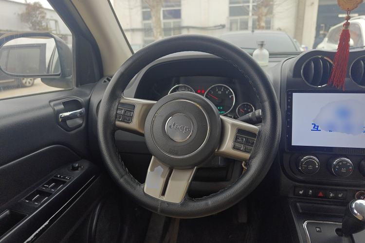 Used Jeep Compass 2012 2.0L two-wheel drive luxury version