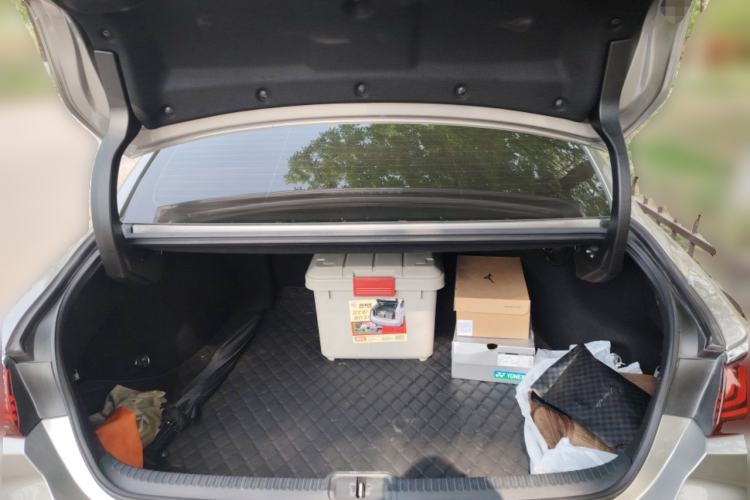 Used Lexus ES 2020 300h Deluxe Edition Trunk