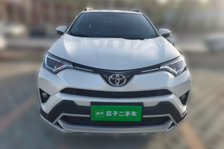 Used Toyota RAV4 2019 2.0L CVT Two-Wheel Drive Luxury Version China VI Standard
