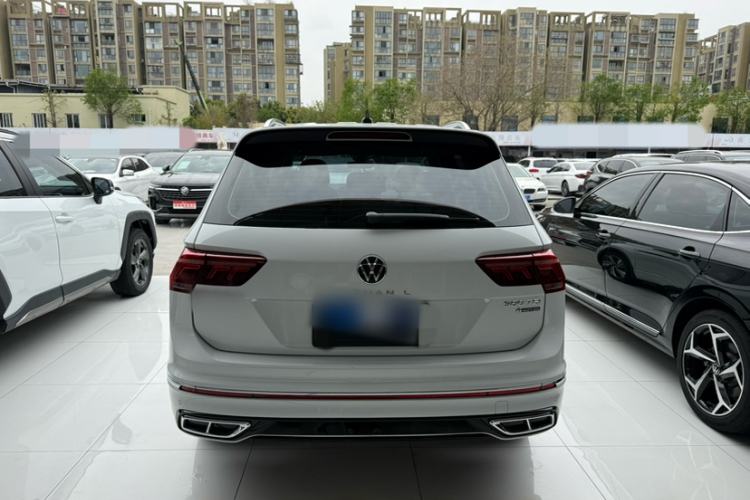 Used Volkswagen Tiguan L 2023 Facelift 380TSI Automatic All-Wheel Drive R-Line Flagship 7-Seater Exterior 4
