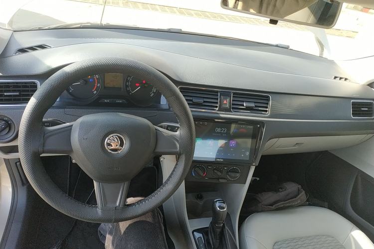 Used Skoda Rapid 2015 1.6L Automatic Smart Selection Model
