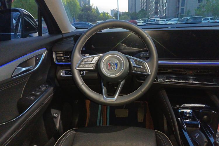 Used Buick Envision 2025 Encore Plus 28T Two-Wheel-Drive Platinum Edition