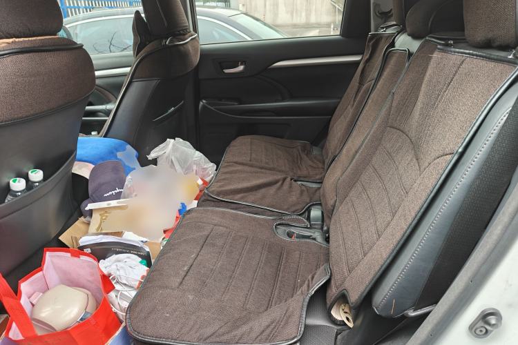 Used Toyota Highlander 2017 2.0T Two-Wheel Drive Luxury Edition 7 Seats Left Rear Seat