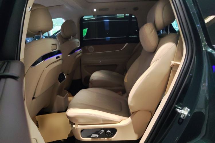 Used Hima AITO M9 2024 Range-Extended Ultra Version 52 kWh 6-Seater Model Left Rear Seat