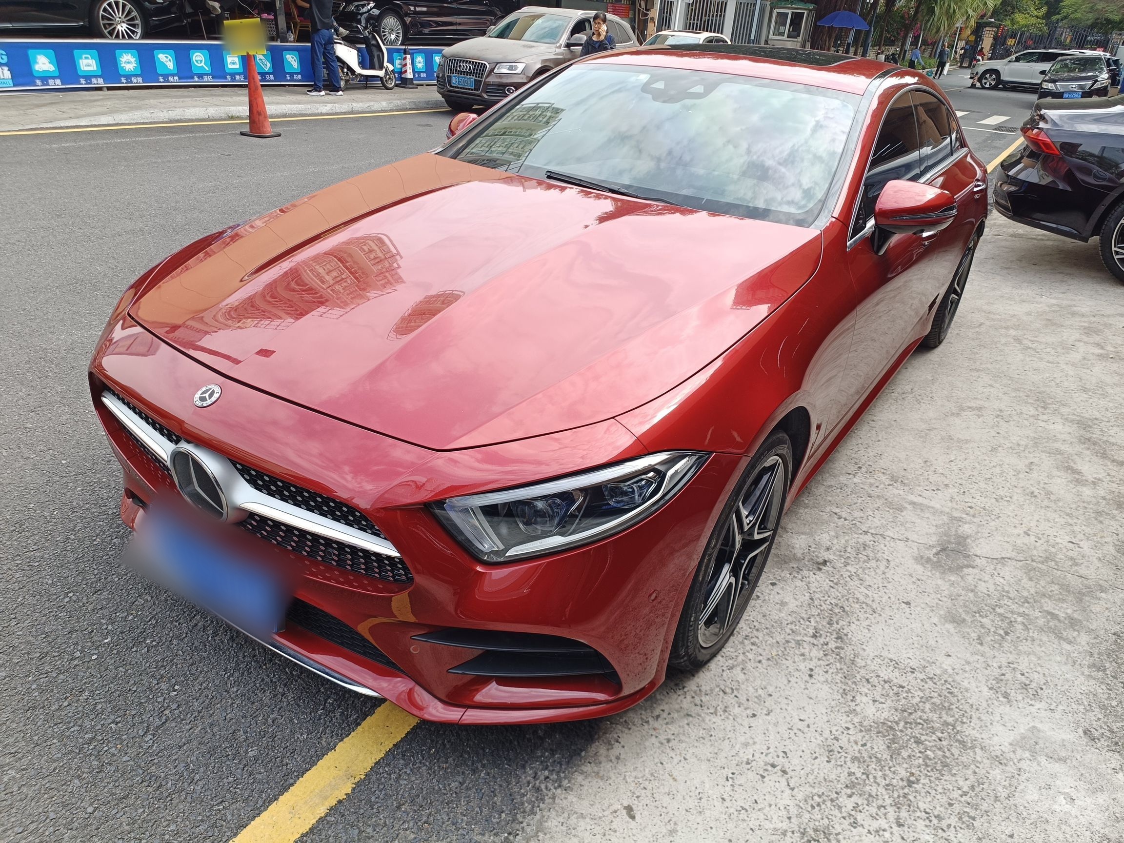 Под передней частью автомобиля