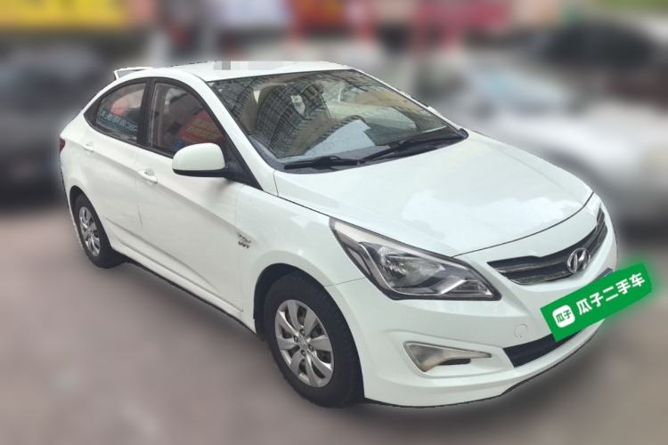 Used Hyundai Verna (older generation) 2014 1.4L Manual Smart GLS Trim Front Right 45 Deg