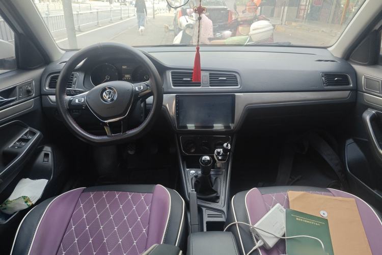 Used Volkswagen Lavida 2017 1.6L Manual Comfort Edition Center Console