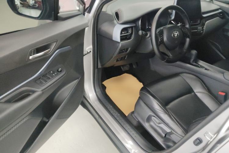 Used Toyota IZOA 2021 2.0L Enjoy Edition Driver Seat