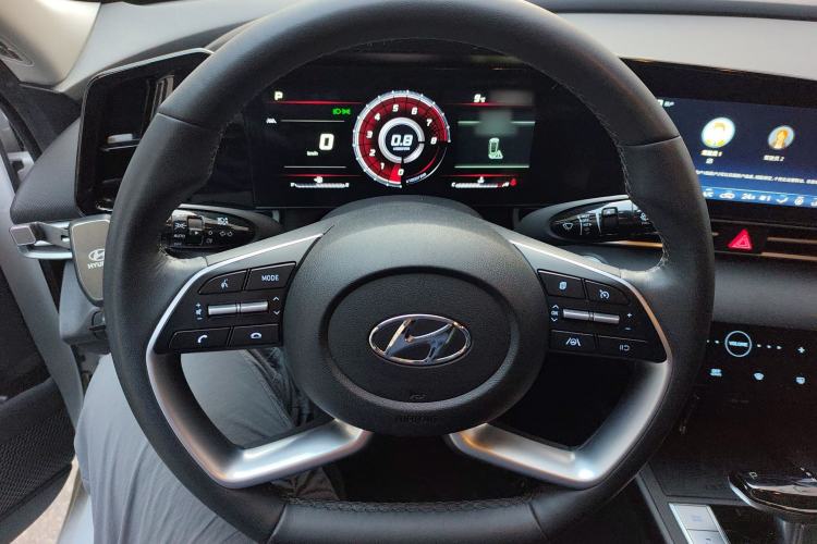 Used Hyundai Elantra 2022 1.5L CVT LUX Prestige Edition
