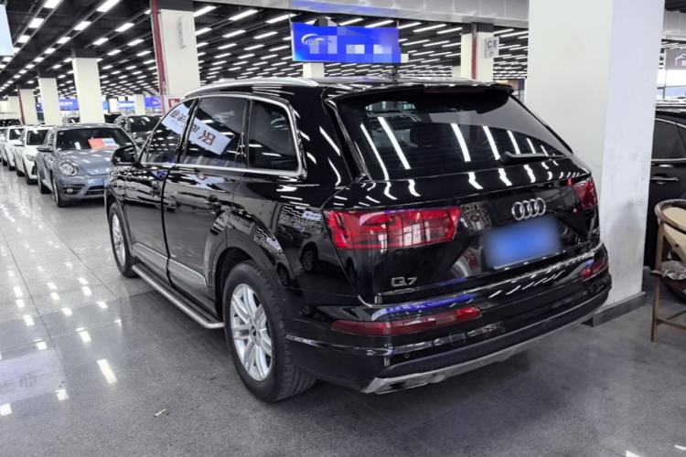 Used Audi Q7 2018 40 TFSI Comfort Model
