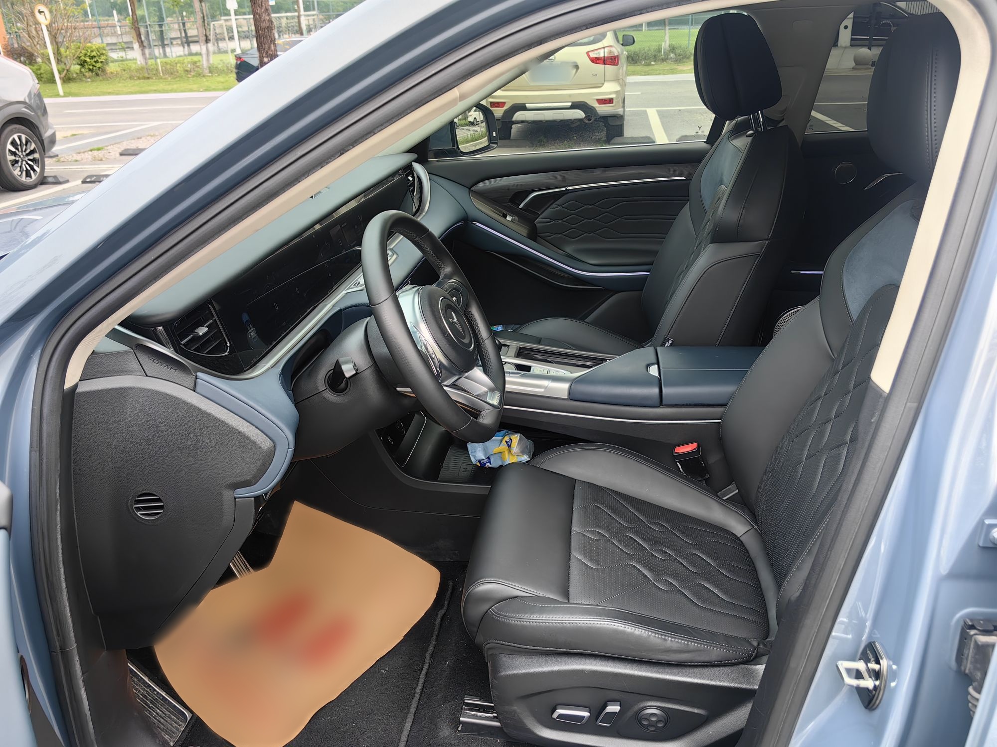 Переднее сиденье в автомобиле