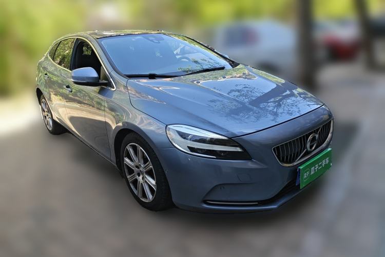 Used Volvo V40 2017 T3 Zhiya Edition Front Right 45 Deg